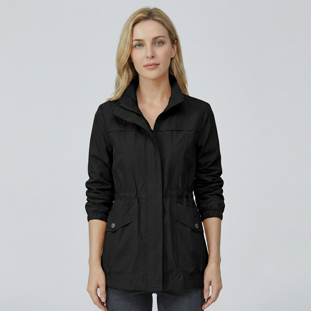 Elegante dames trenchcoat met verstelbare taille en praktische zakken, ideaal voor lente en herfst.