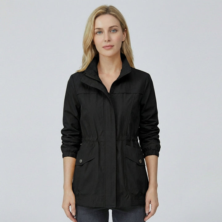Elegante dames trenchcoat met verstelbare taille en praktische zakken, ideaal voor lente en herfst.