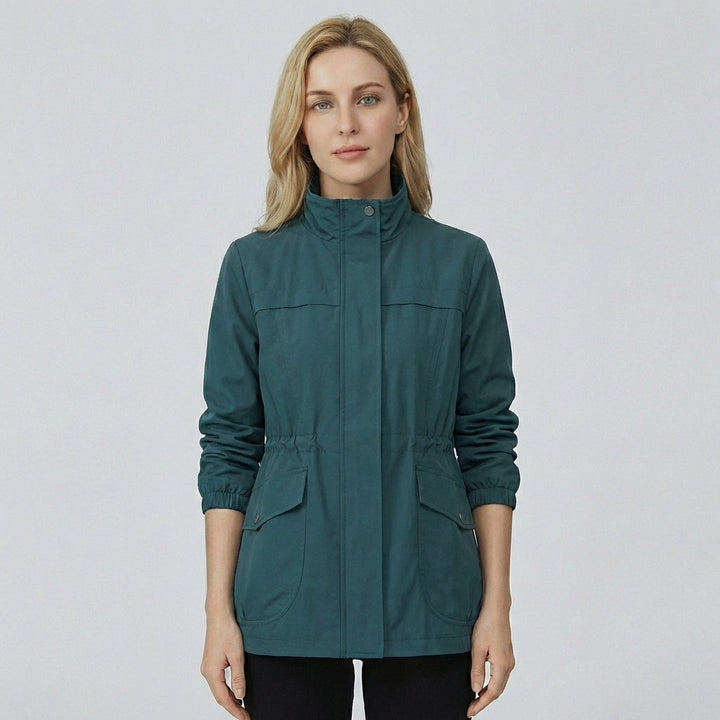 Tijdloze dames trenchcoat voor een elegante en chique uitstraling, met praktische details en comfort.