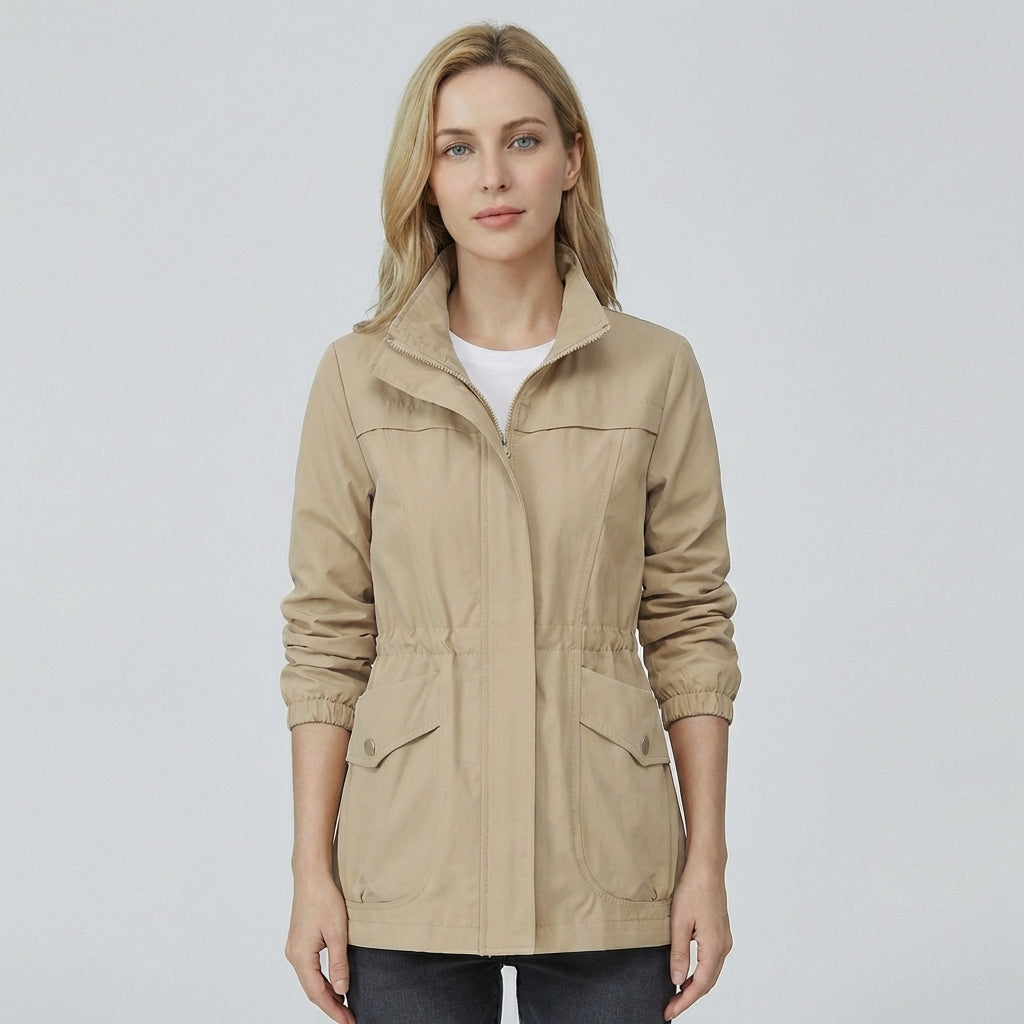 Klassieke dames trenchcoat met verstelbare taille en functionele zakken, perfecte bovenkleding.