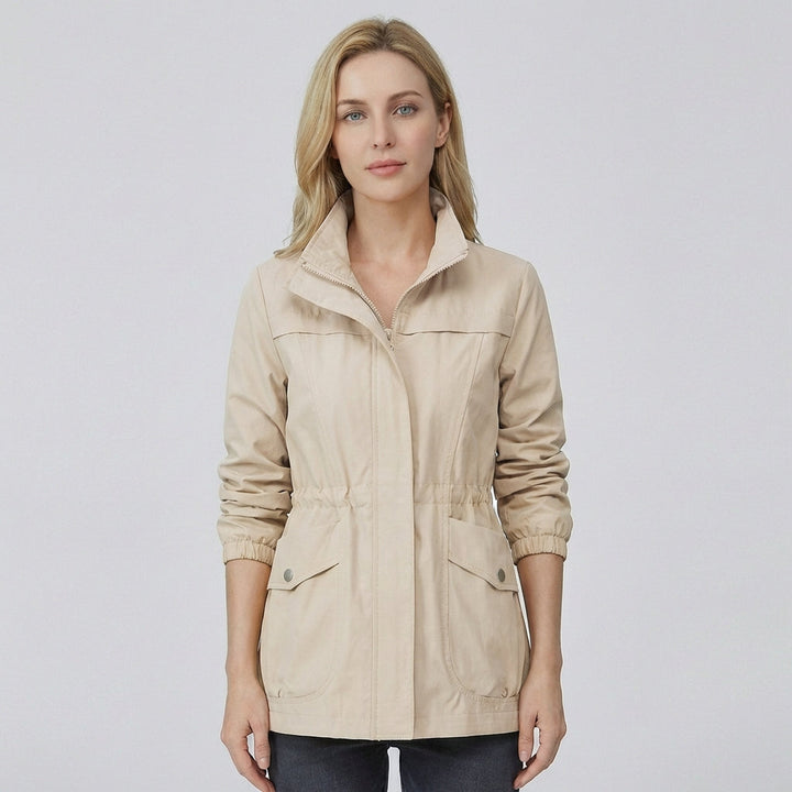 Comfortabele en modieuze dames trenchcoat, ideaal voor dagelijks gebruik in lente en herfst.