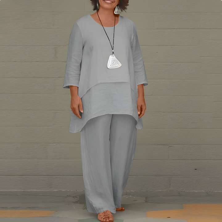 Stijlvolle dames tweedelige set in zomerse mode: elegante top en broek voor een comfortabele casual look.