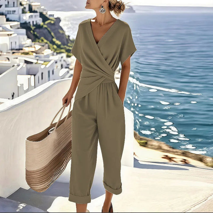 Modieuze dames tweedelige set: elegante wikkel top en cropped rok, ideaal voor zomerse dagen en casual chic stijl.
