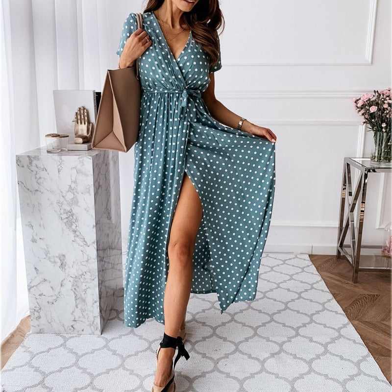 Damesjurk VeeDress™ met elegante split en V-hals. Een stijlvolle en veelzijdige toevoeging aan je garderobe.