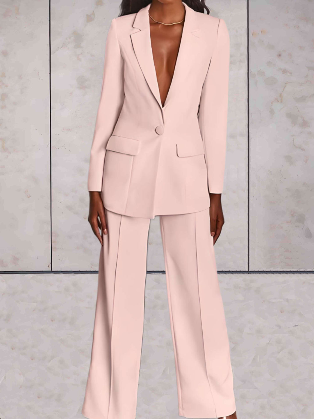 Dames business chic set Emilia met stijlvolle blazer en moderne wijde broek, perfect voor formele gelegenheden.