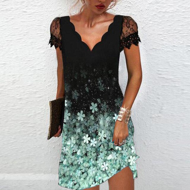 Feestelijke elegante Fabulys™ damesjurk met v-hals en korte mouwen. Perfect voor zomerse evenementen, stijlvol & comfortabel.