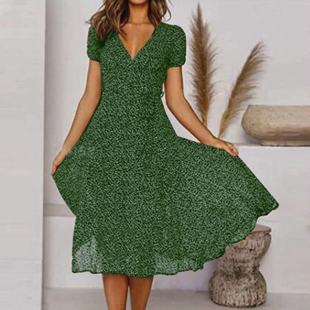 Veelzijdige dames zomerjurk: elegant voor een feest, casual voor de strandwandeling. Met V-hals en A-lijn.
