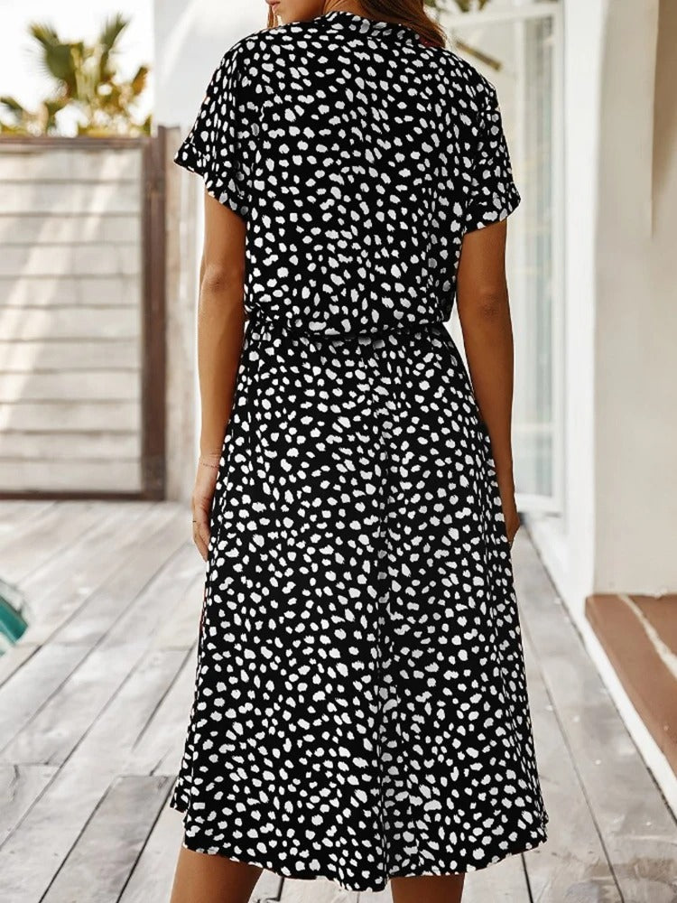 Elegante bloemenprint jurk voor dames, een trendy en comfortabele optie voor de warmere maanden.