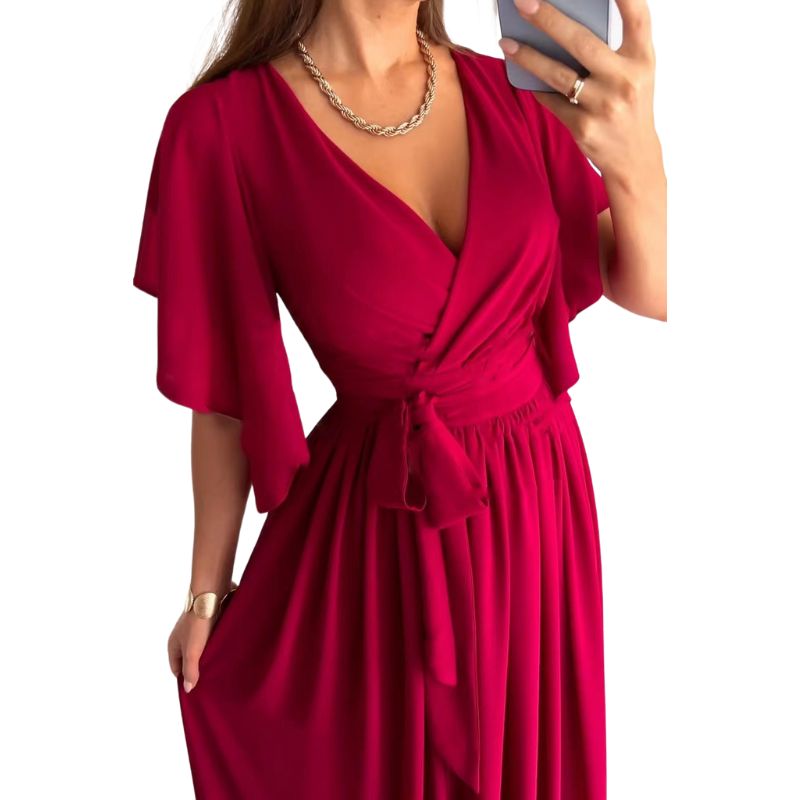 Elegante dames zomerjurk met V-hals en zwierige bell mouwen. Ideaal voor zowel casual als feestelijke gelegenheden.