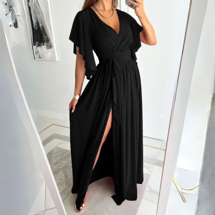 Comfortabele en modieuze dames zomerjurk. Kenmerken: V-hals, elegante bell mouwen en een luchtige snit.
