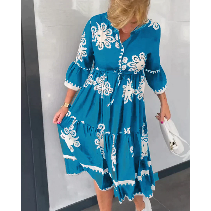Stijlvolle dames jurk met 3/4 mouwen en een levendige bloemenprint, perfect als trendy lente- of zomerkleding.
