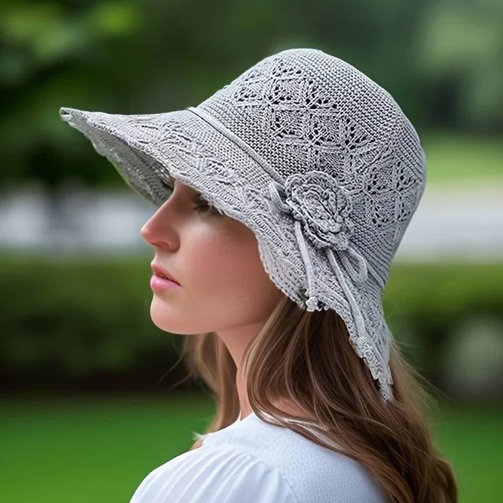 Comfortabele dames strandhoed met extra brede rand voor superieure UV-bescherming, in diverse zomerkleuren.