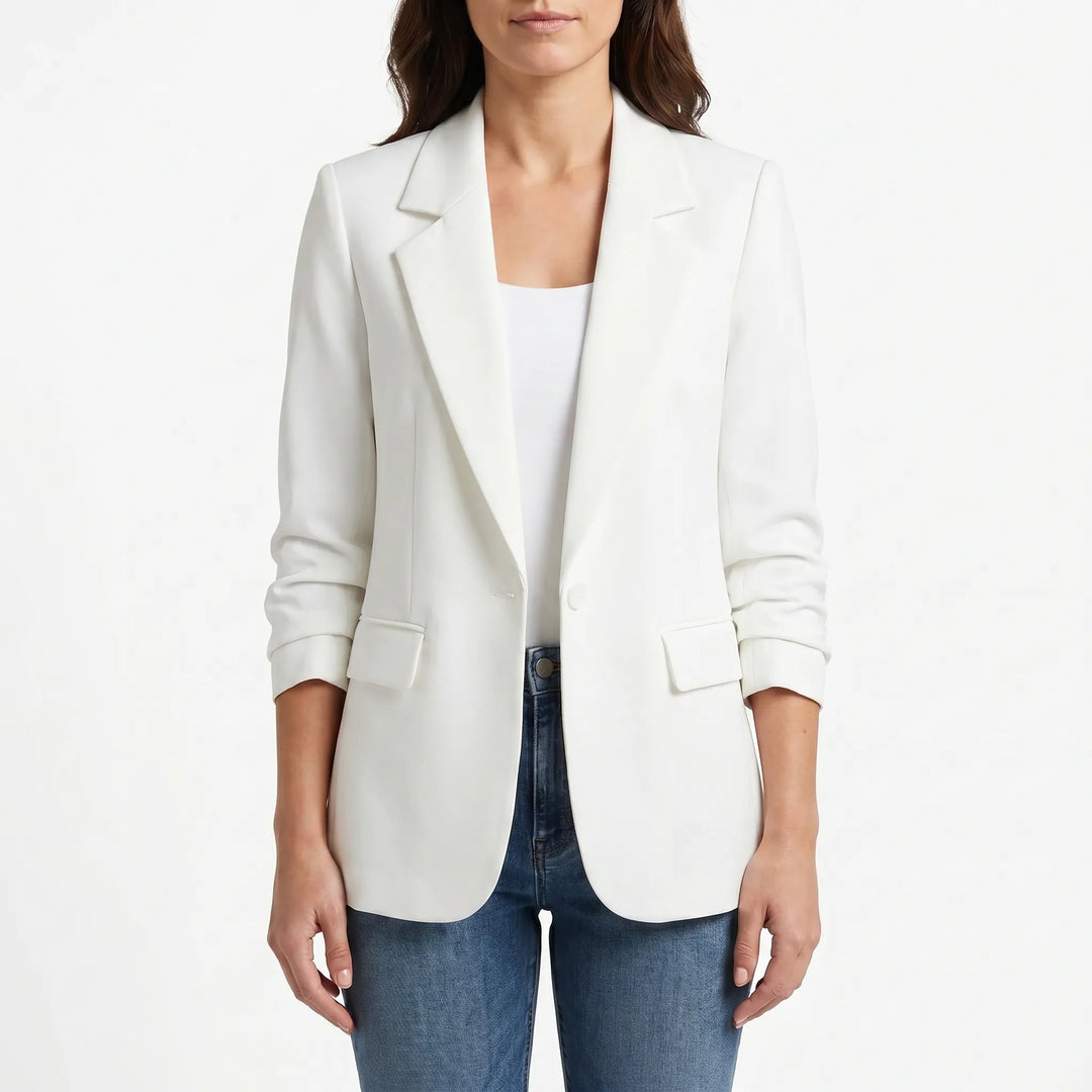 Dames blazer in klassiek design met unieke enkele knoop. Geschikt voor werk en speciale avonden.