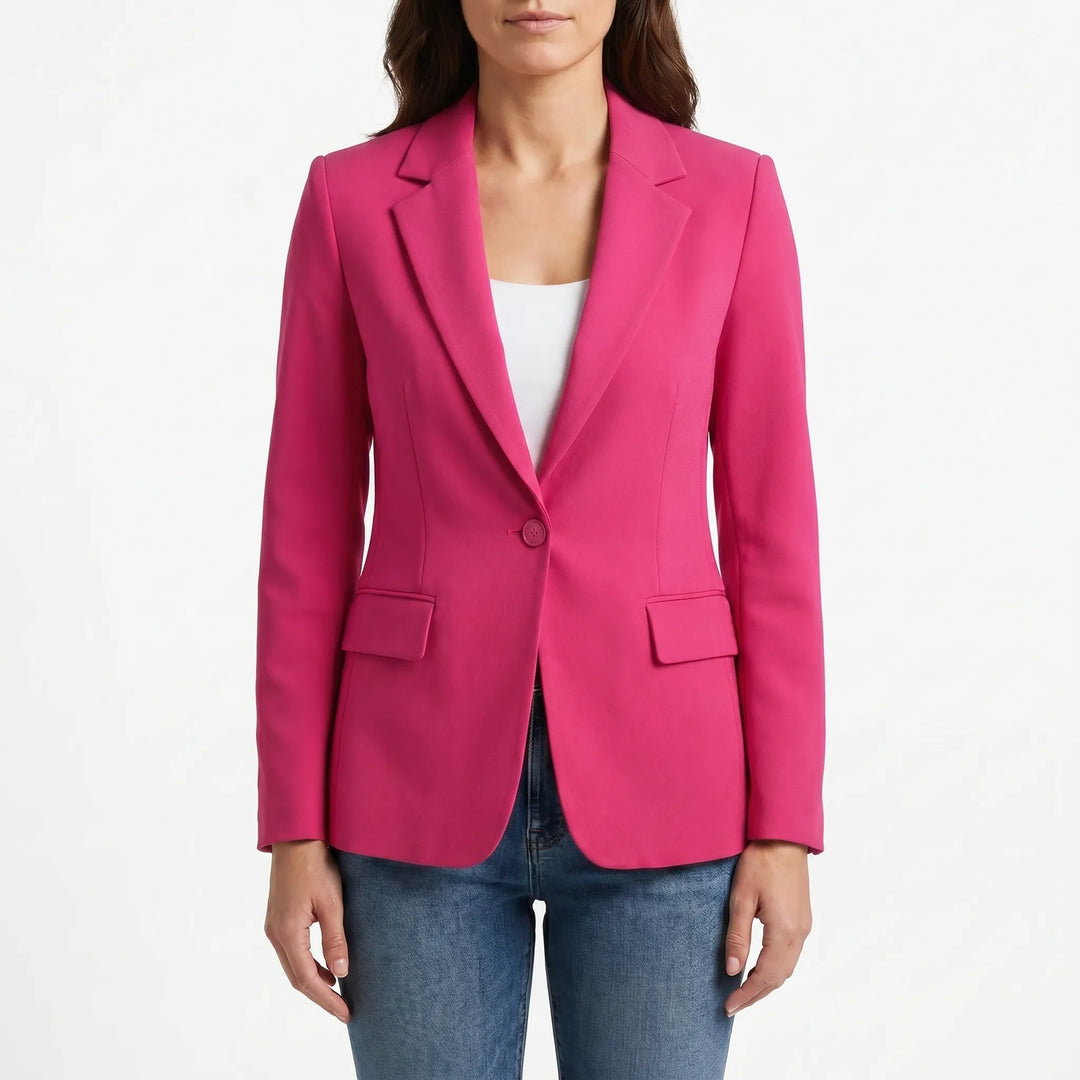 Zakelijke damesblazer met strakke lijnen en enkele knoop. Ideaal voor een professionele uitstraling.