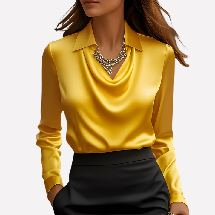Elegante en comfortabele damesblouse met stijlvolle gedrapeerde kraag, lange mouwen. Voor dagelijks of speciaal.