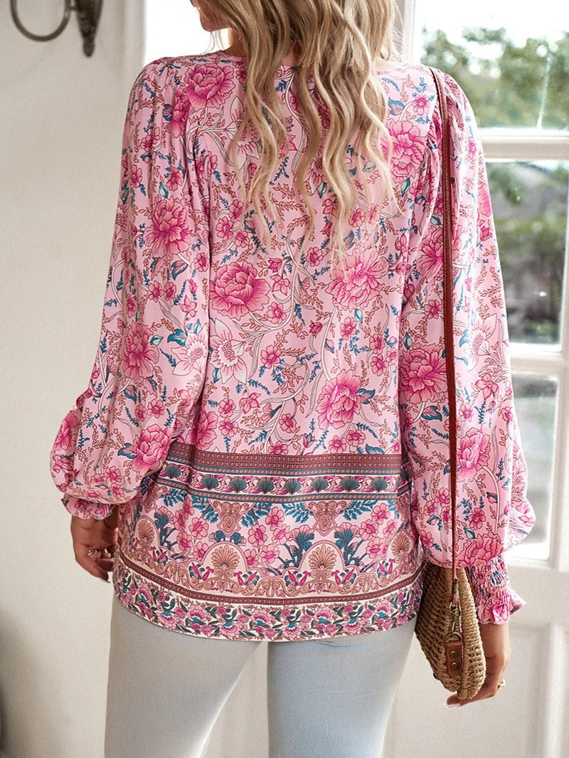 Veelzijdige damesblouse met bloemenprint, lange mouwen; geschikt als kantoorblouse of feestelijke top.