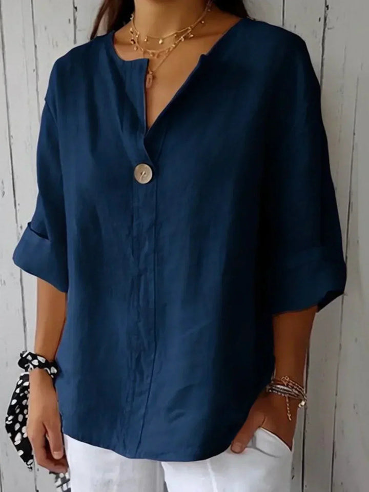 Modieuze damesblouse met knoopsluiting en V-hals, geschikt voor zowel elegant als comfortabel gebruik.