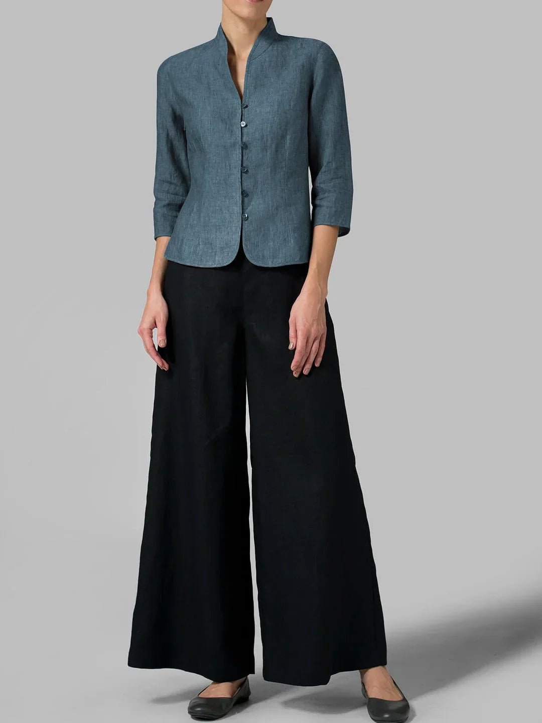 Witte dames top met elegante knoopsluiting en 3/4 mouwen, een comfortabele en modieuze keuze.