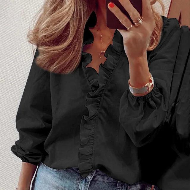 Stijlvolle damesblouse met delicate ruches, V-hals en lange mouwen, perfect voor een chique casual look.