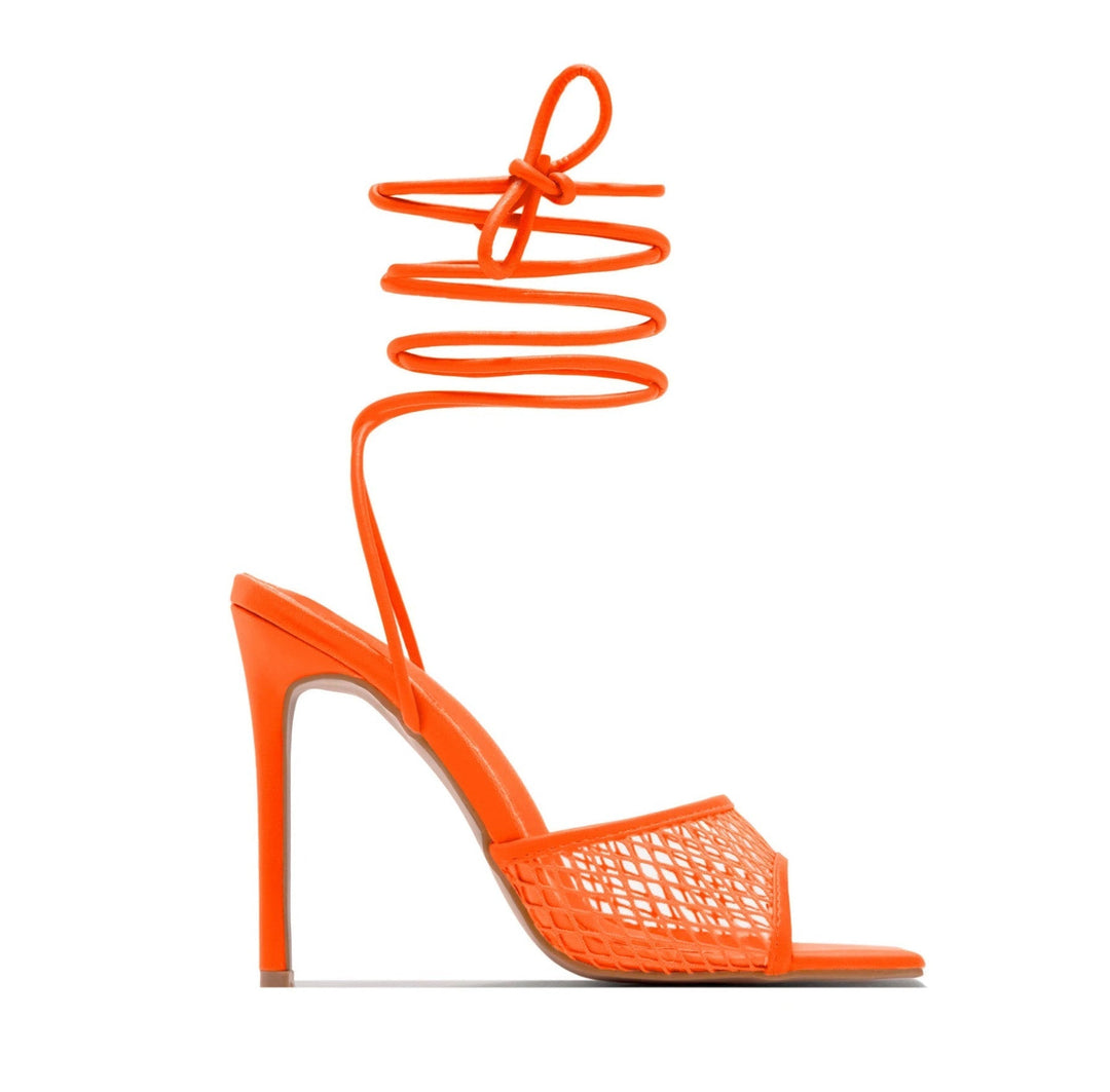 Elegante damespumps Céleste met kanten look, comfortabele hak en vetersluiting; stijlvolle schoenen voor vrouwen.