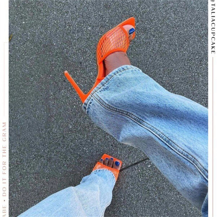 Feestelijke damespumps met kanten look, comfortabele hak; verkrijgbaar in oranje, zwart en groen; stijlvol en uniek.