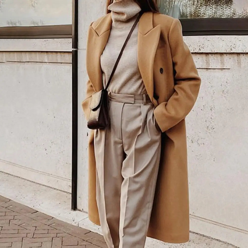 Elegante double-breasted dames lange jas, klassieke mantel perfect voor een stijlvolle herfst- of winterlook.