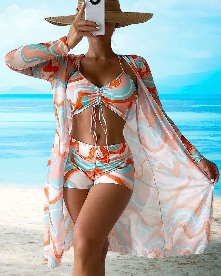 Elegante driedelige dames bikiniset Marisse met hoge taille broekje en bijpassende cover-up, perfect voor strandmode.