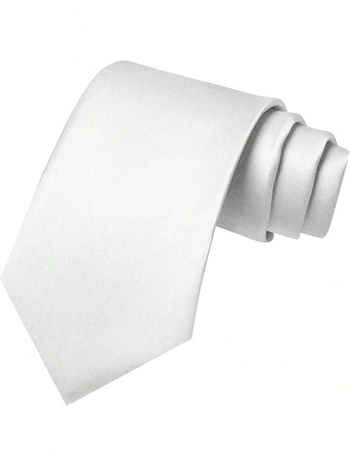 Bruiloft accessoire: effen kleur stropdas die elegantie toevoegt aan elke outfit.