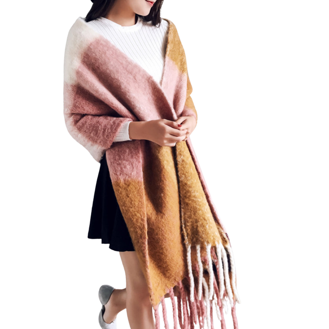 Detail van elegante dames sjaal; zachte textuur en modieus design. Comfortabele halsdoek voor herfst en winter.