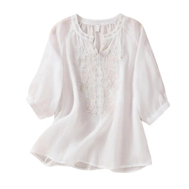 Losvallende boho dames zomerblouse Ysolde van katoen met prachtige geborduurde bloemen, ideaal voor lente/zomer.