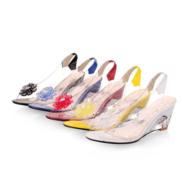 Elegante glanzende dames sleehakken Sofia met peeptoes; perfecte feestelijke zomer sandalen.