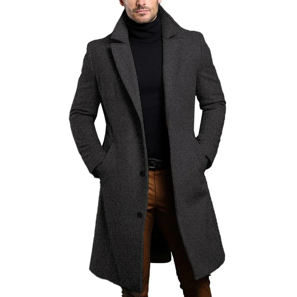 Stijlvolle bruine heren mantel met revers, een klassieke herenjas voor elk seizoen en een professionele look.