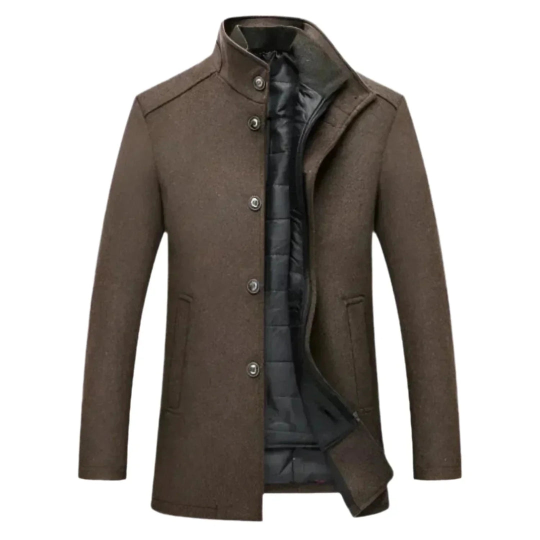 Elegante heren overjas met opstaande kraag, perfect voor een stijlvolle winterlook.