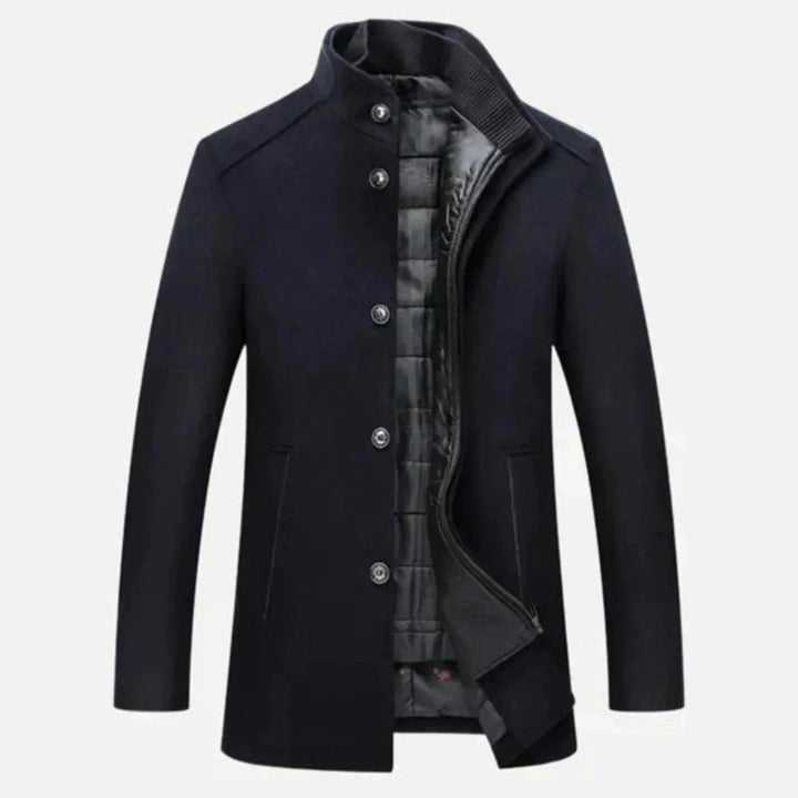 Modieuze herenjas met opstaande kraag, comfortabel en elegant voor winter en herfst.