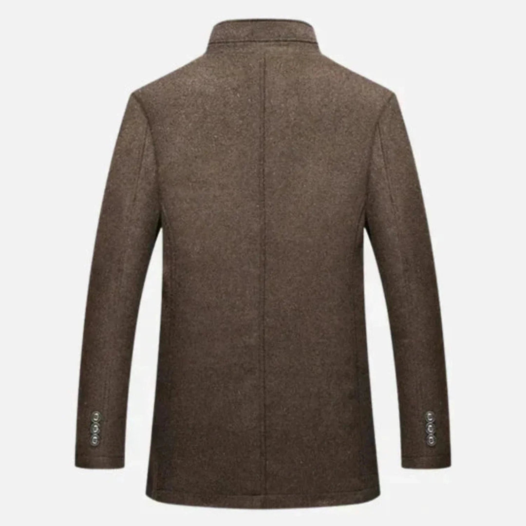 Stijlvolle herenmantel met opstaande kraag, ideaal als formele of casual buitenkleding.