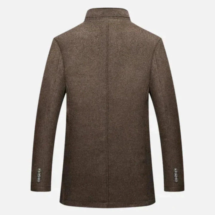Stijlvolle herenmantel met opstaande kraag, ideaal als formele of casual buitenkleding.
