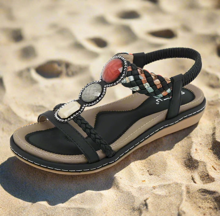 Elegante lage dames sandalen Claire voor zomercomfort. Stijlvolle zwarte strandsandalen met focus op voetcomfort.