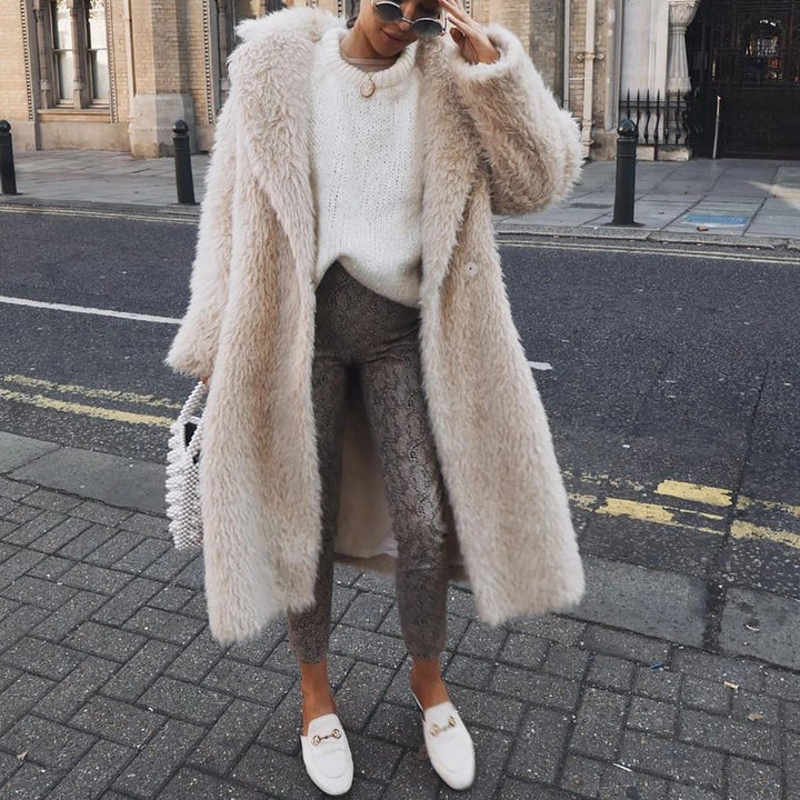 Elegante lange dames bontjas, perfect voor een stijlvolle en warme winter look. Luxe faux fur winterjas.
