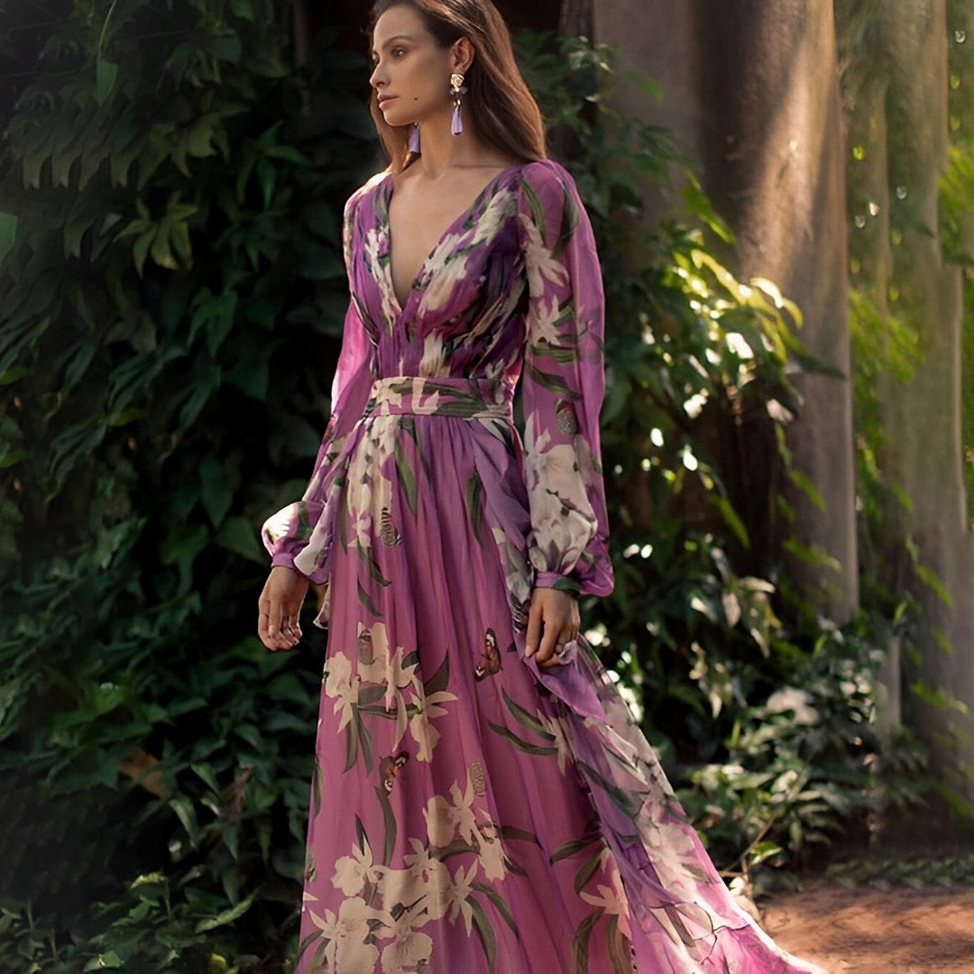 Elegante lila dames maxijurk met V-hals en bloemenprint. Perfecte zomerjurk met lange mouwen.