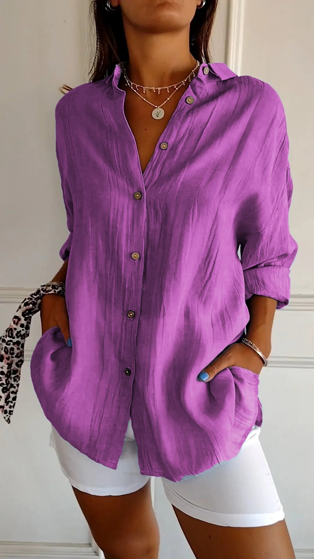 Dames loszittende blouse met knopen, elegant, luchtig en comfortabel. Ideaal voor veelzijdige damesmode.