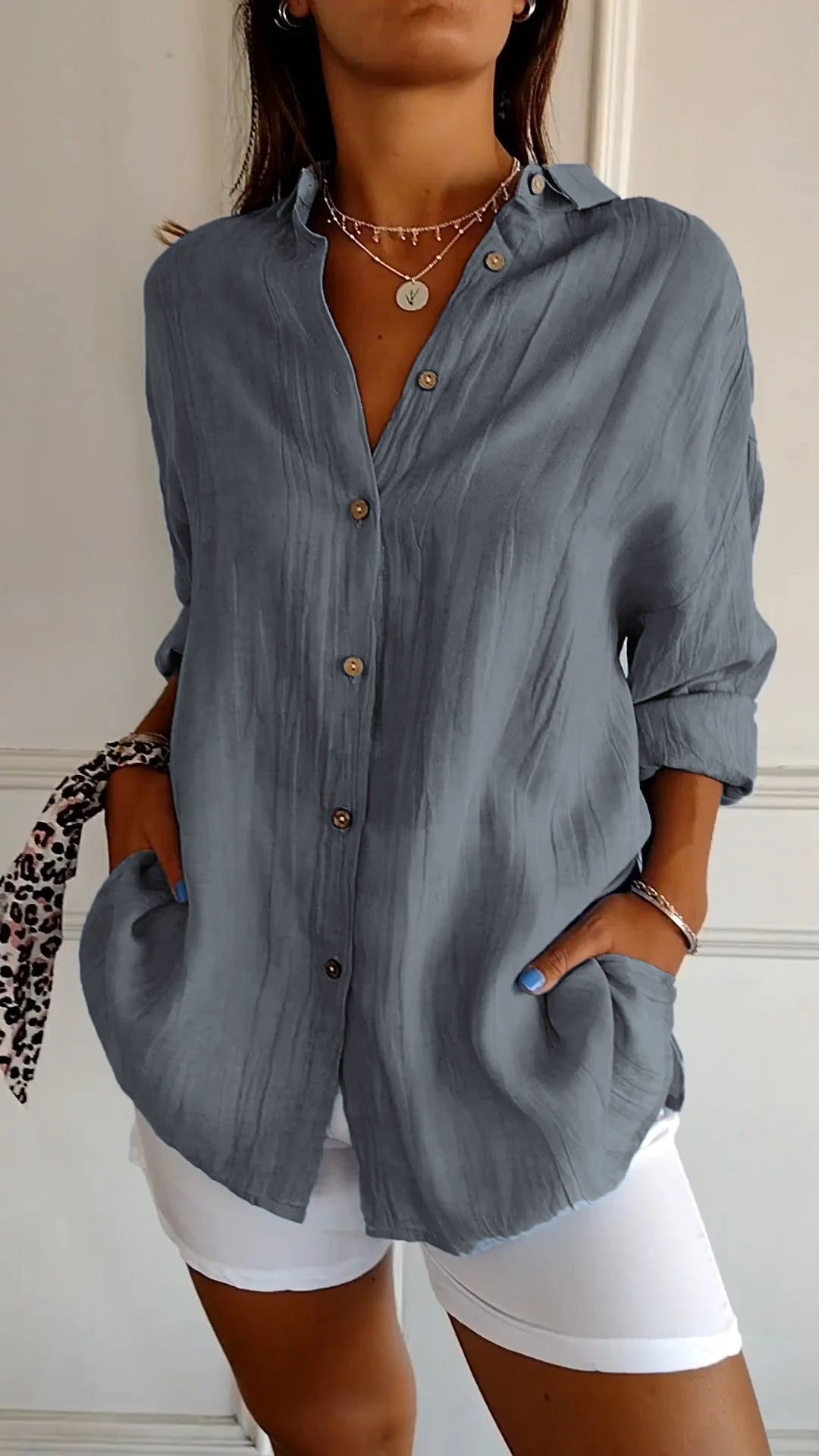 Lichtgewicht zomerblouse voor dames, loszittend en ademend, met stijlvolle knopen voor optimaal comfort.