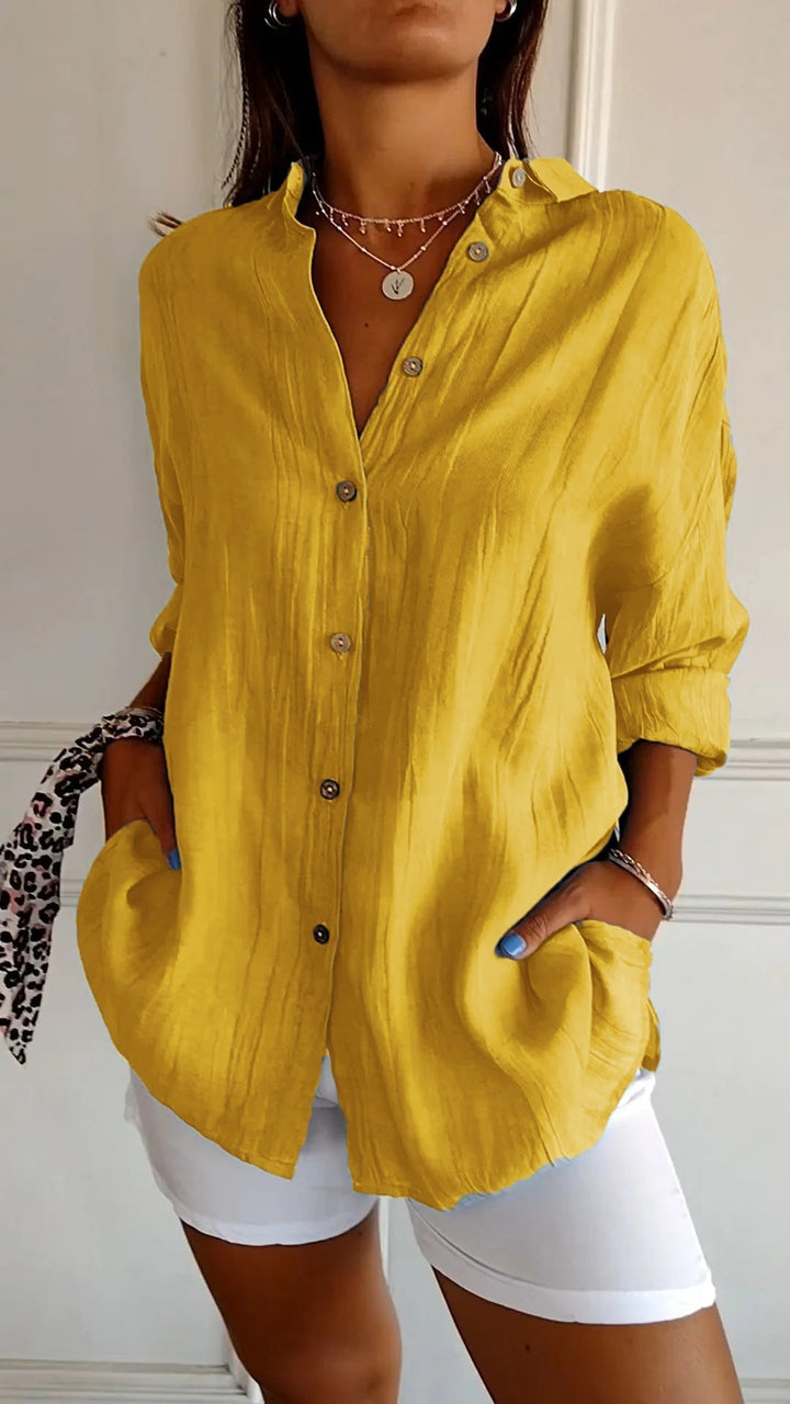 Comfortabele damesblouse voor kantoor of vrije tijd, met elegante knopen en een loszittend design.