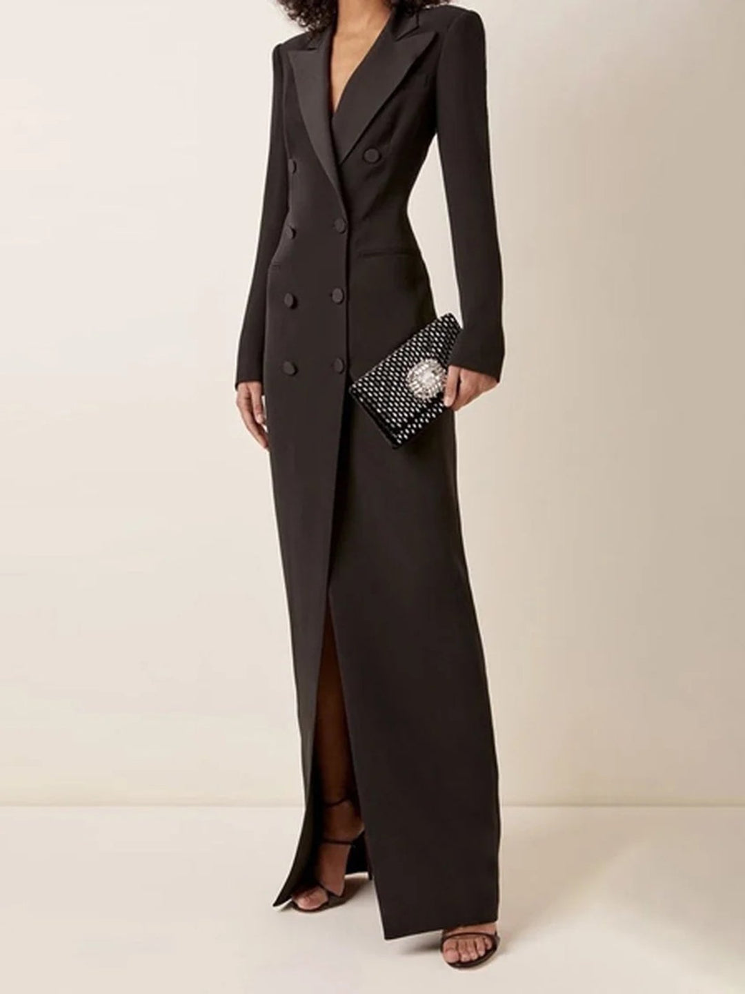 "Elegante luxe blazerjurk voor dames, maxi-lengte met dubbele knoopsluiting en krachtige uitstraling."