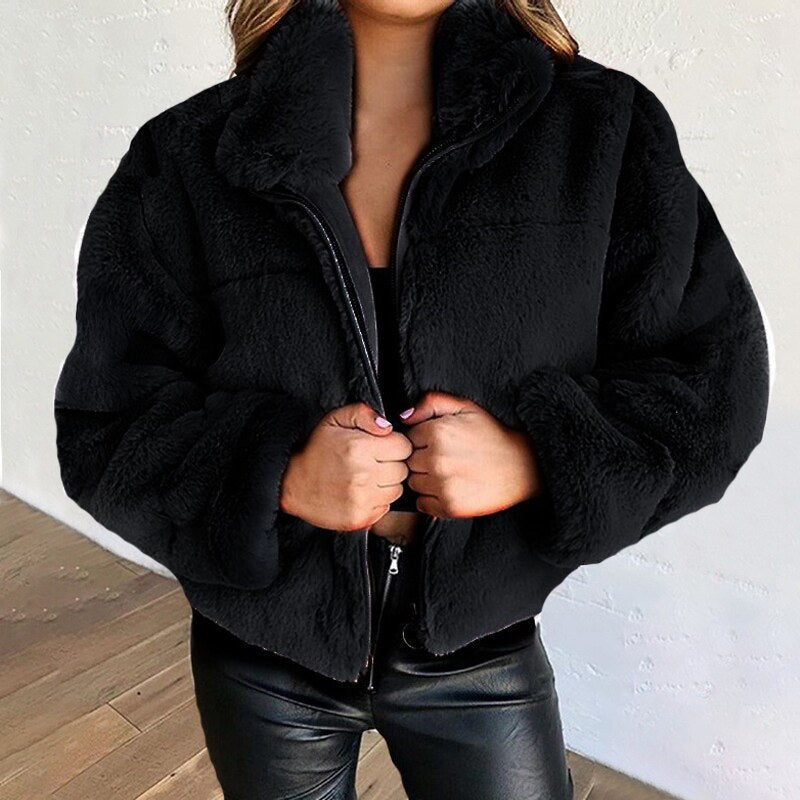 De MarliesJacket I, een luxe dames bontjas die ultiem comfort en een elegante winterlook biedt.