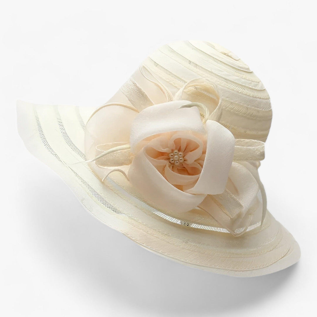 Modieuze dames zonnehoed Mirielle van organza. De ultieme stijlvolle accessoire voor een bruiloft of zomerfeest.