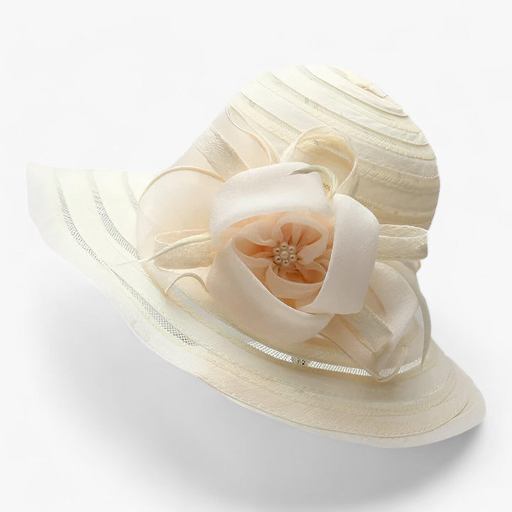 Modieuze dames zonnehoed Mirielle van organza. De ultieme stijlvolle accessoire voor een bruiloft of zomerfeest.