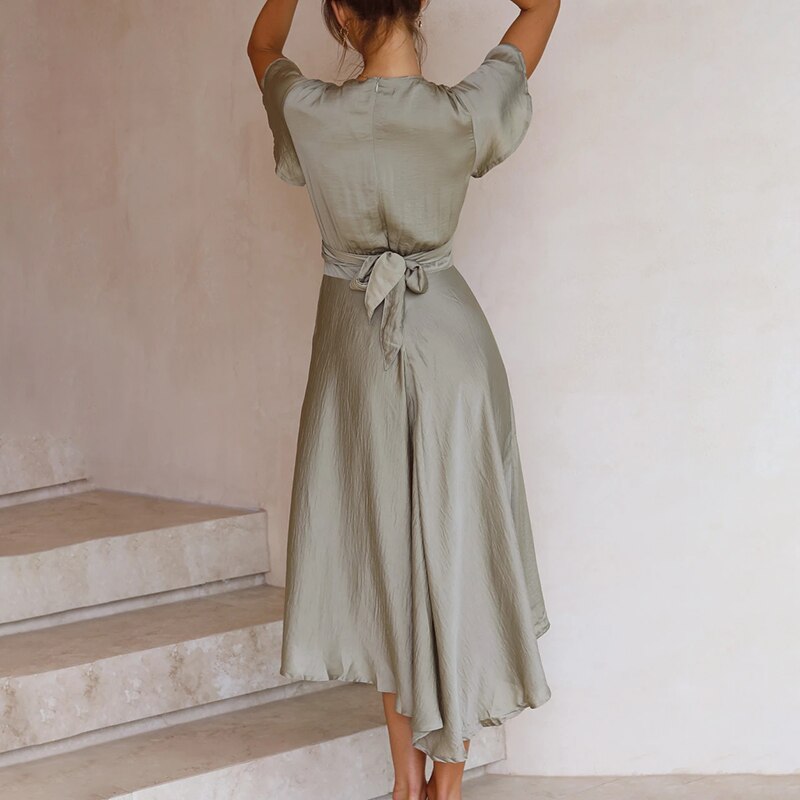 Mouwloze dames jurk Lana met elegante en flatterende pasvorm, perfect als comfortabele vakantie- of gelegenheidsjurk.