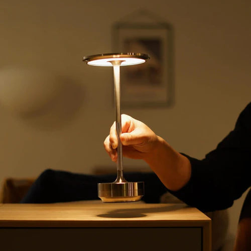 Elegante NordicaLight draadloze LED tafellamp voor sfeervolle verlichting, binnen en buiten te gebruiken.