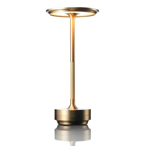 Detail van de NordicaLight draadloze tafellamp: intuïtieve aanraakbediening voor dimbare LED verlichting.