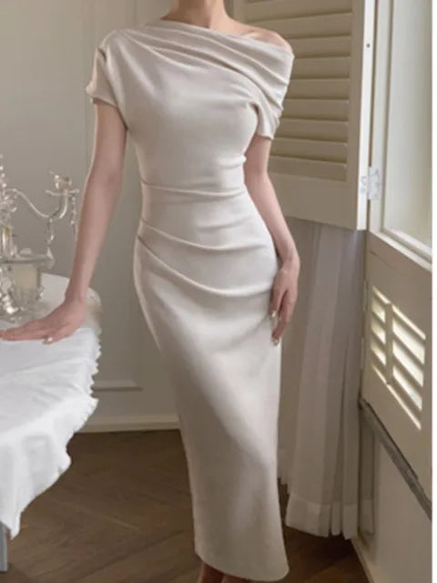 Elegante off-shoulder bodycon maxi jurk voor dames in beige, perfect voor zomerfeesten en avondgelegenheden.